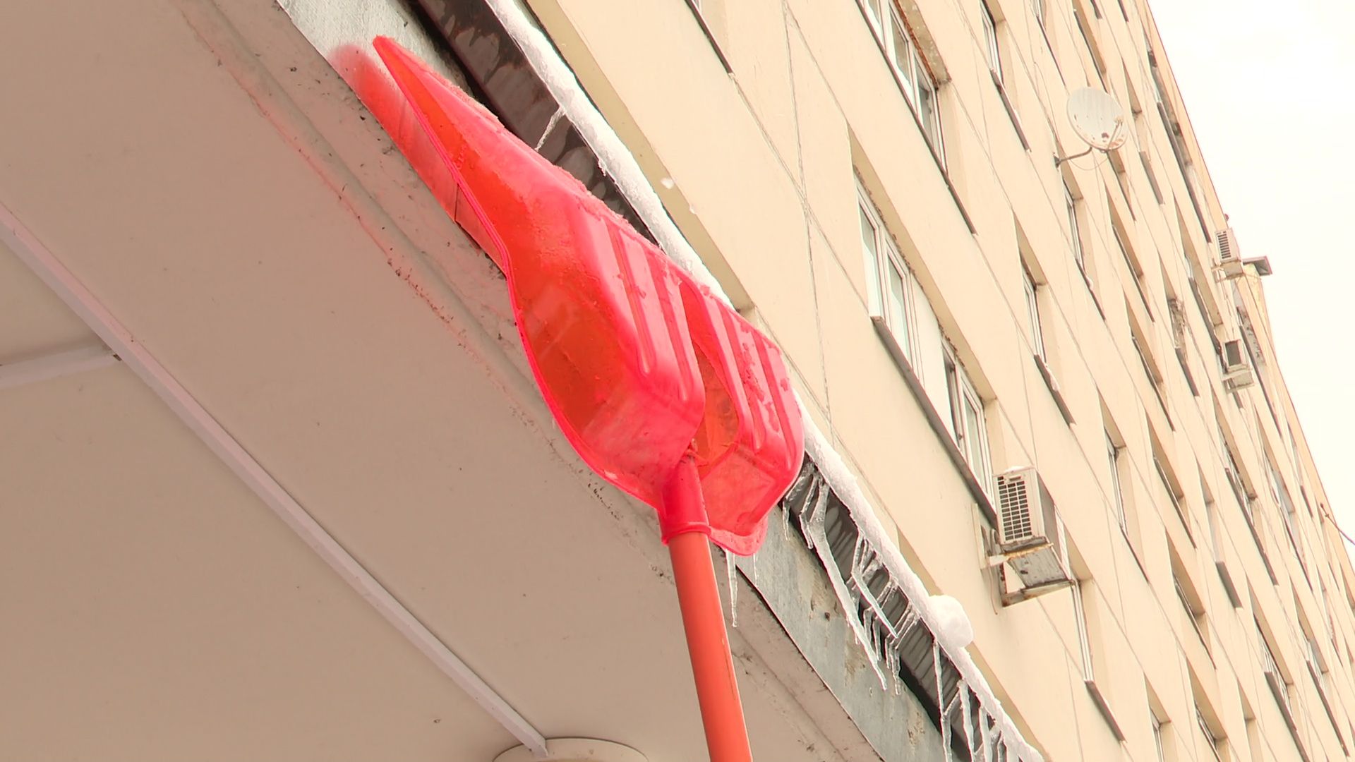 реутов, снег, снег в апреле, сосульки, обработка дорог, циклон зион,