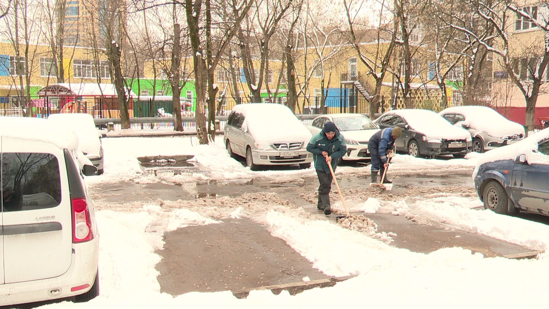 реутов, снег, снег в апреле, сосульки, обработка дорог, циклон зион,