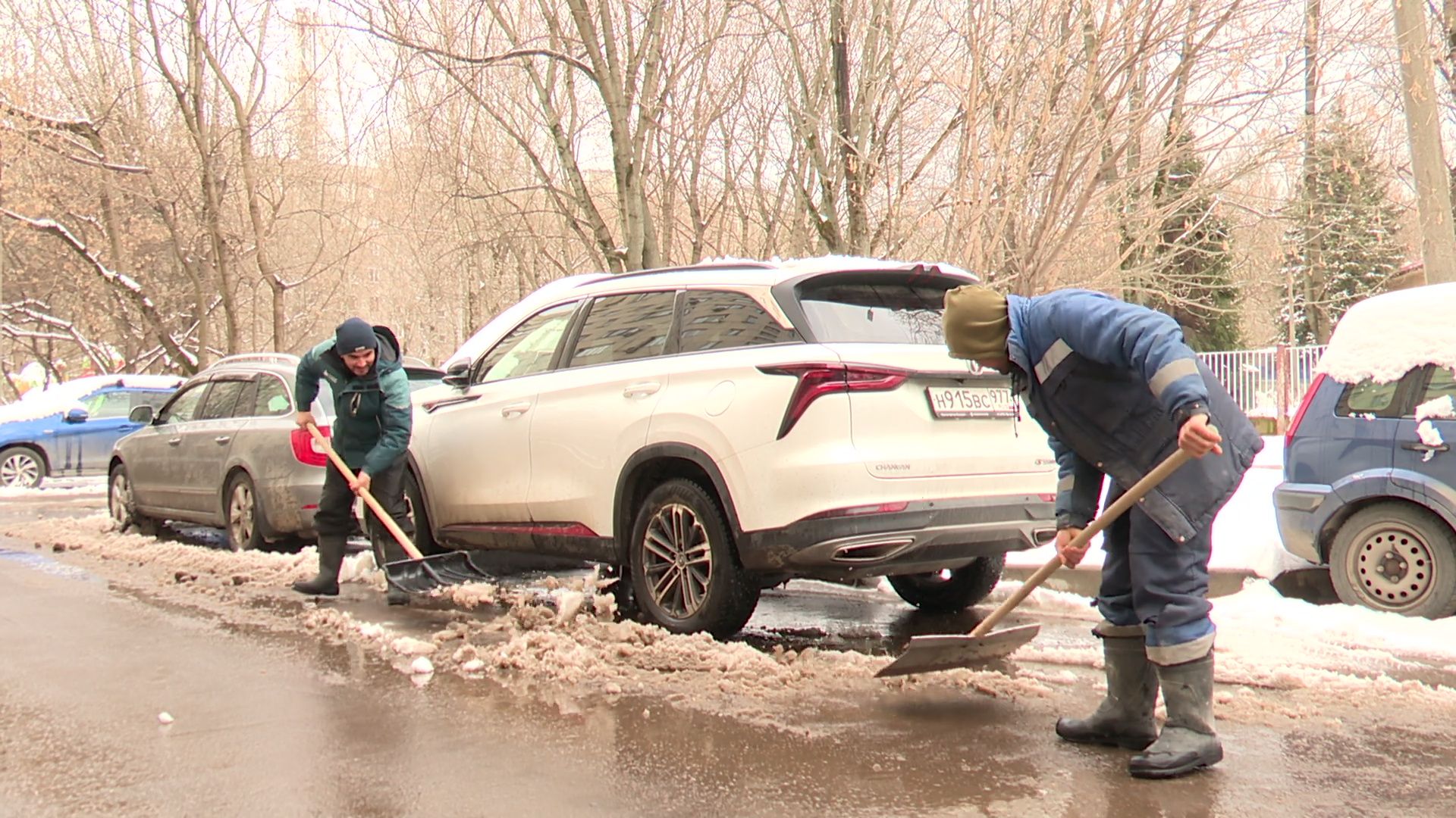 реутов, снег, снег в апреле, сосульки, обработка дорог, циклон зион,