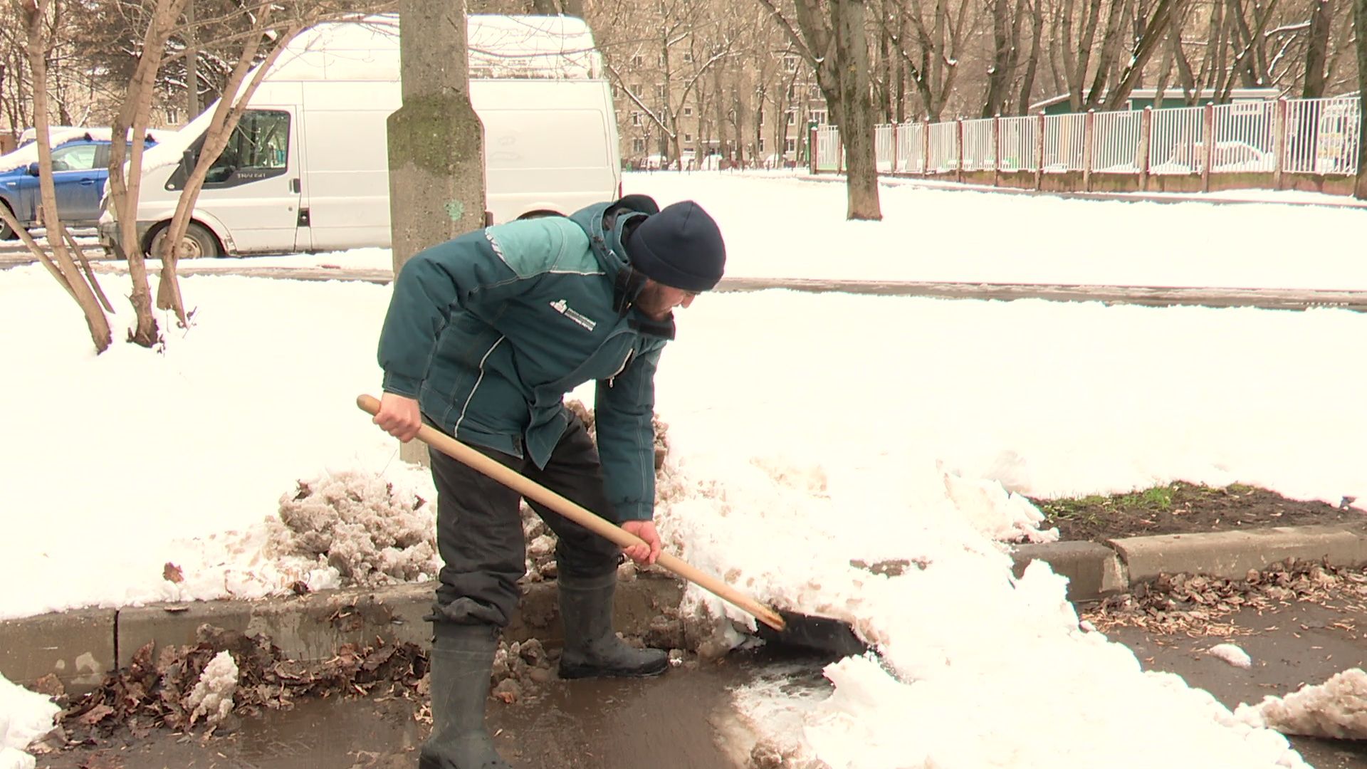 реутов, снег, снег в апреле, сосульки, обработка дорог, циклон зион,