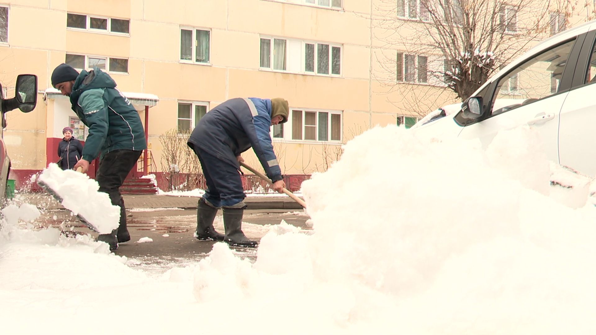 реутов, снег, снег в апреле, сосульки, обработка дорог, циклон зион,