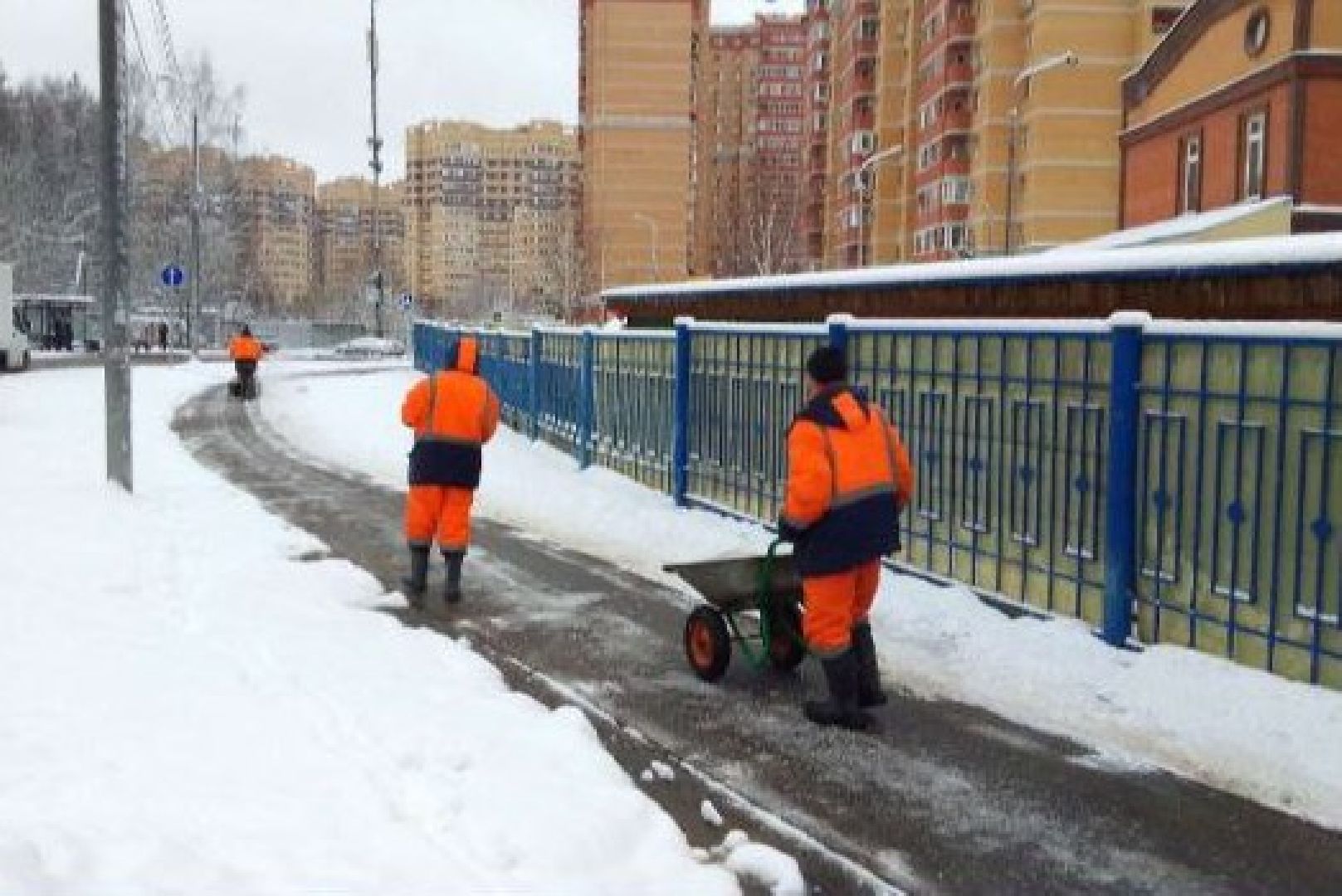 пушкино, снегопад, уборка снега и наледи, коммунальные службы, дорога, тротуар, погода, снежный покров,