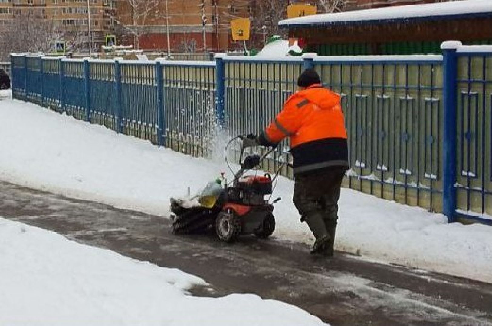 пушкино, снегопад, уборка снега и наледи, коммунальные службы, дорога, тротуар, погода, снежный покров,