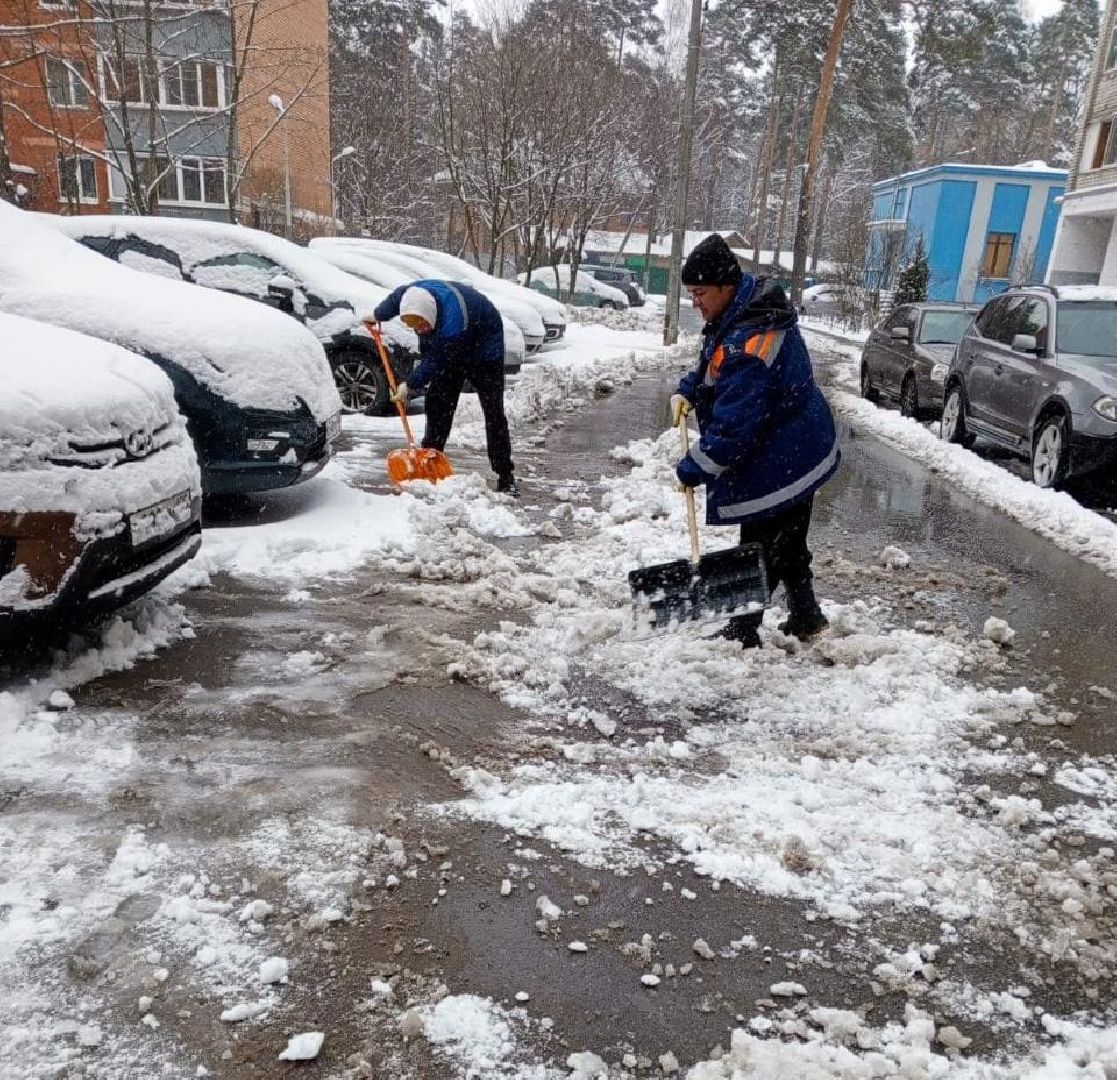 пушкино, снегопад, уборка снега и наледи, коммунальные службы, дорога, тротуар, погода, снежный покров,
