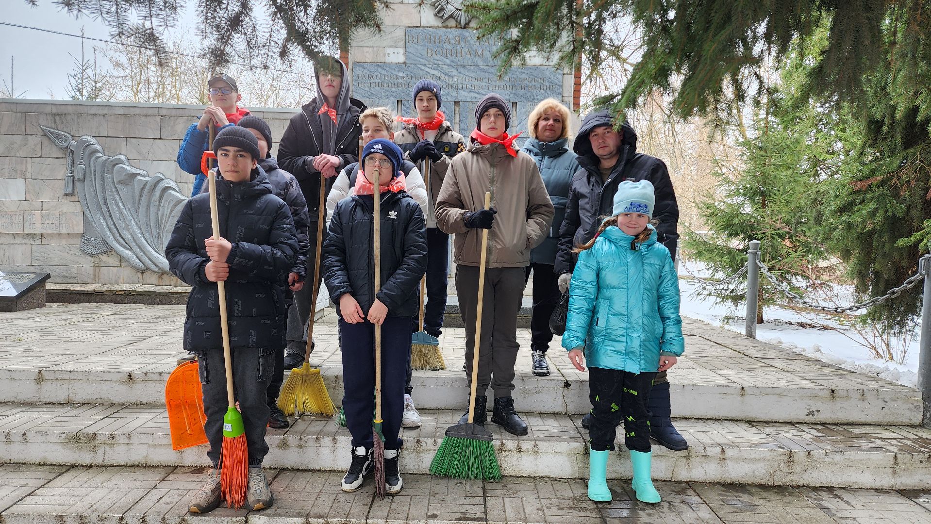 жкх, благоустройство, цвпв, памятник, субботник, дети, память, 9 мая, уборка,