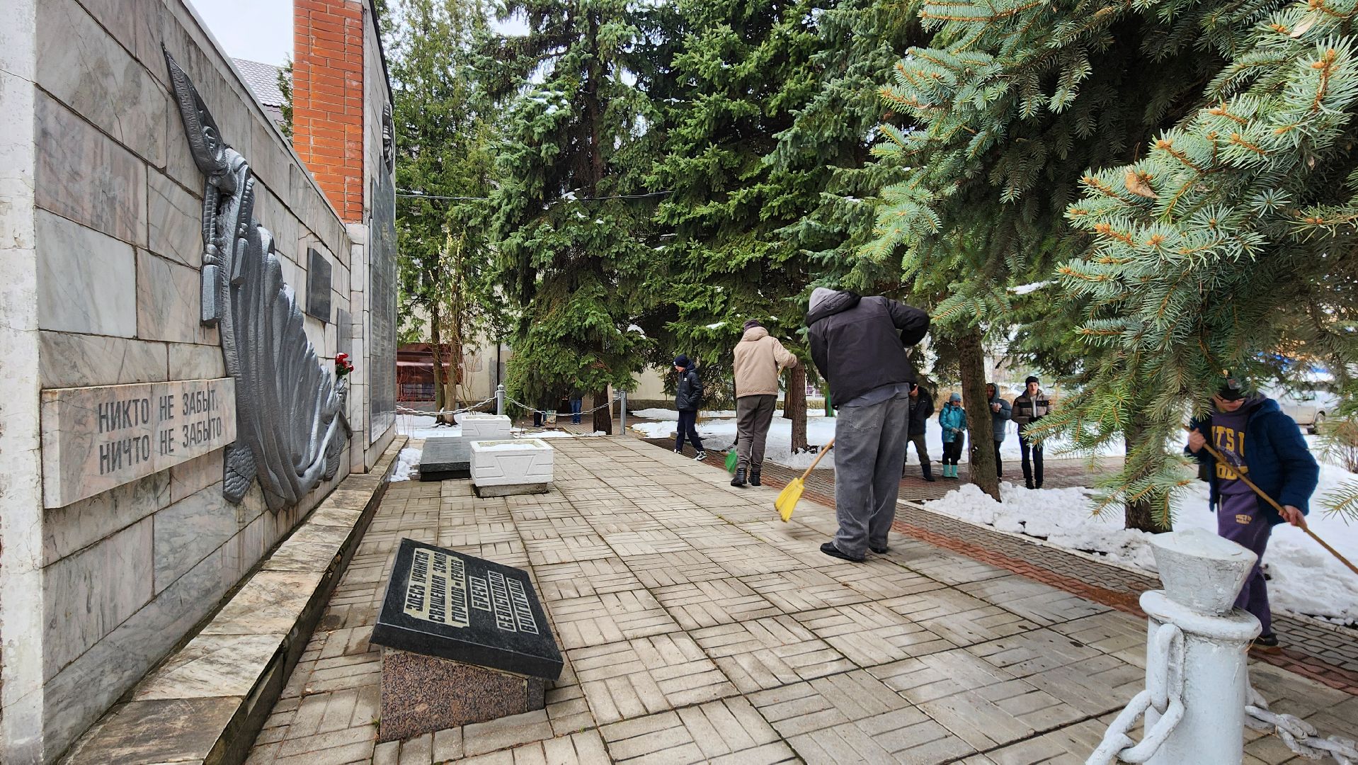 жкх, благоустройство, цвпв, памятник, субботник, дети, память, 9 мая, уборка,
