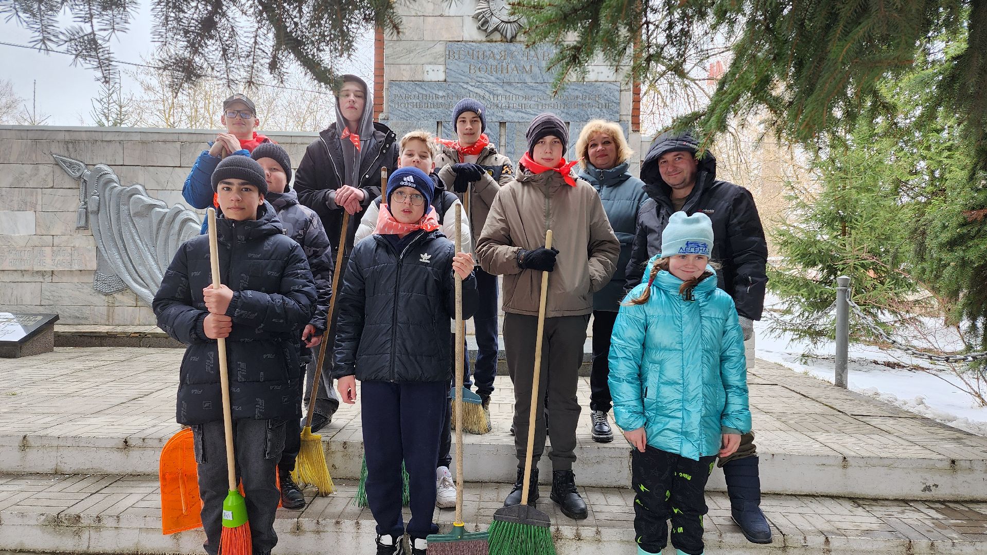 жкх, благоустройство, цвпв, памятник, субботник, дети, память, 9 мая, уборка,