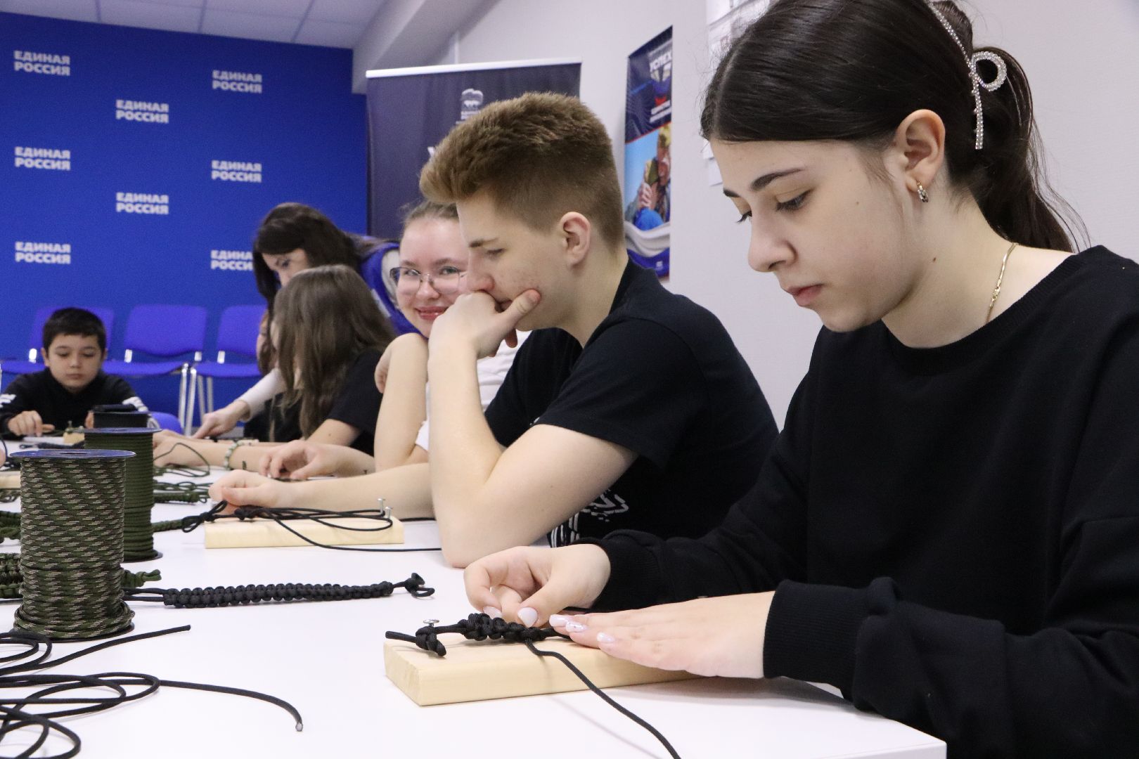 молодогвардейцы серебряных прудов, браслеты жизни, серебряные пруды, школа чуйкова, волонтеры,