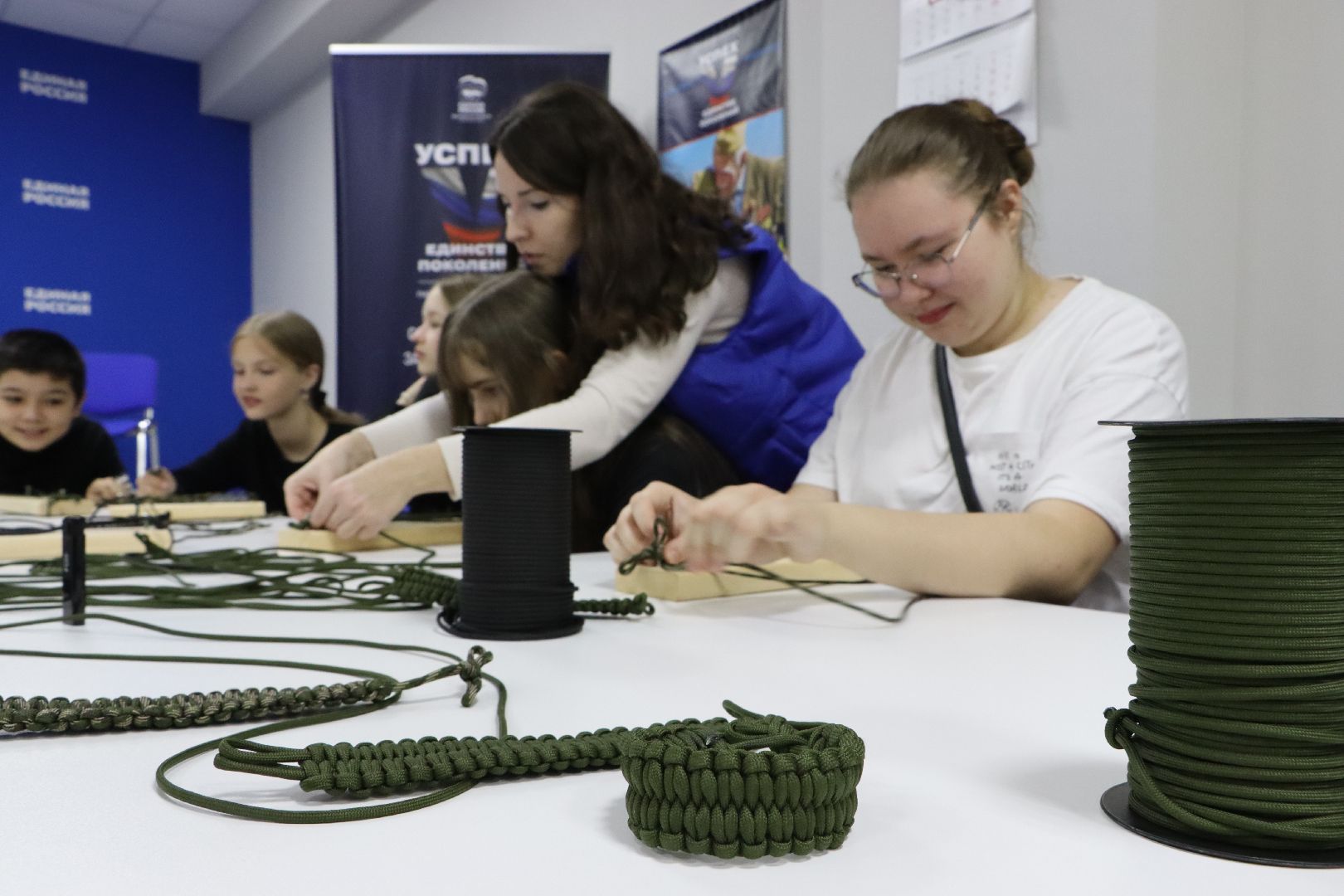 молодогвардейцы серебряных прудов, браслеты жизни, серебряные пруды, школа чуйкова, волонтеры,