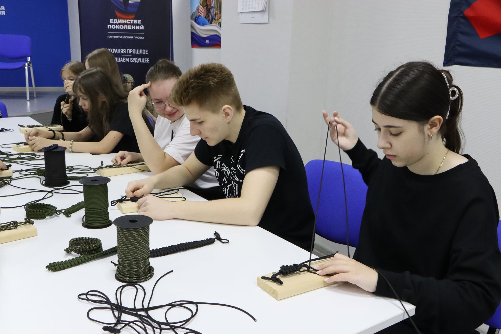 молодогвардейцы серебряных прудов, браслеты жизни, серебряные пруды, школа чуйкова, волонтеры,