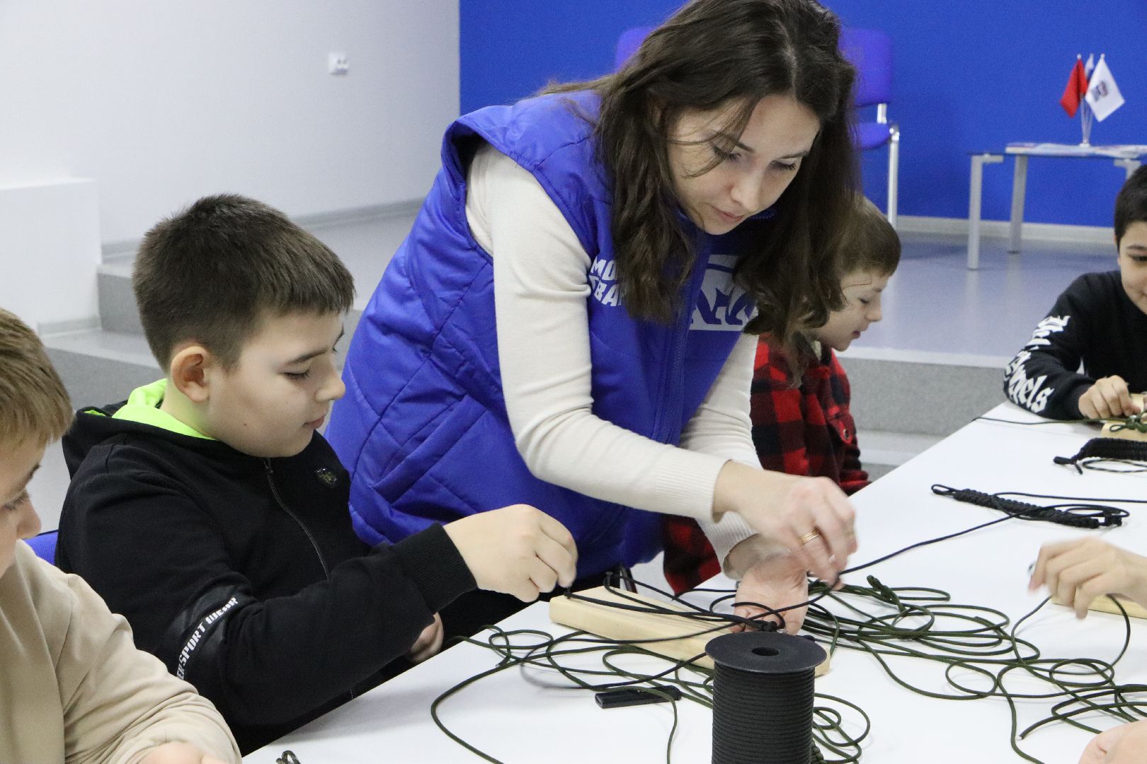 молодогвардейцы серебряных прудов, браслеты жизни, серебряные пруды, школа чуйкова, волонтеры,