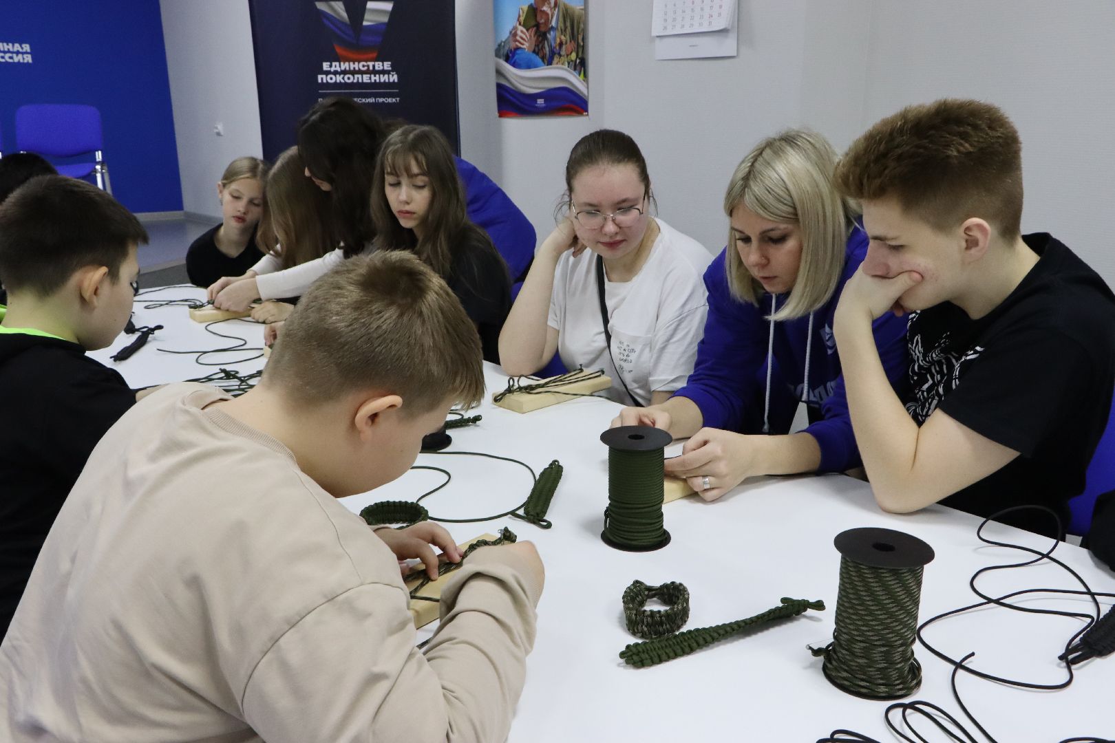 молодогвардейцы серебряных прудов, браслеты жизни, серебряные пруды, школа чуйкова, волонтеры,