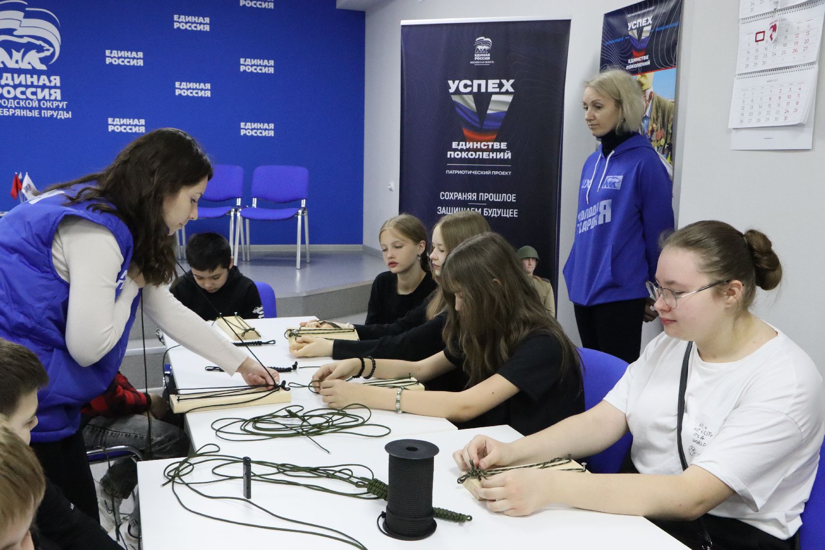 молодогвардейцы серебряных прудов, браслеты жизни, серебряные пруды, школа чуйкова, волонтеры,