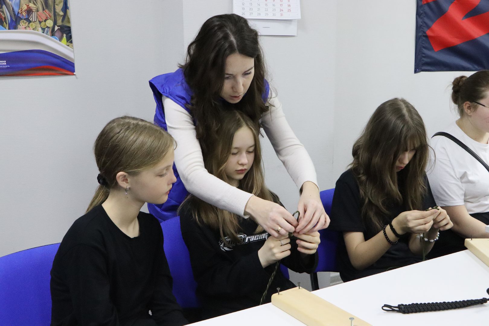 молодогвардейцы серебряных прудов, браслеты жизни, серебряные пруды, школа чуйкова, волонтеры,