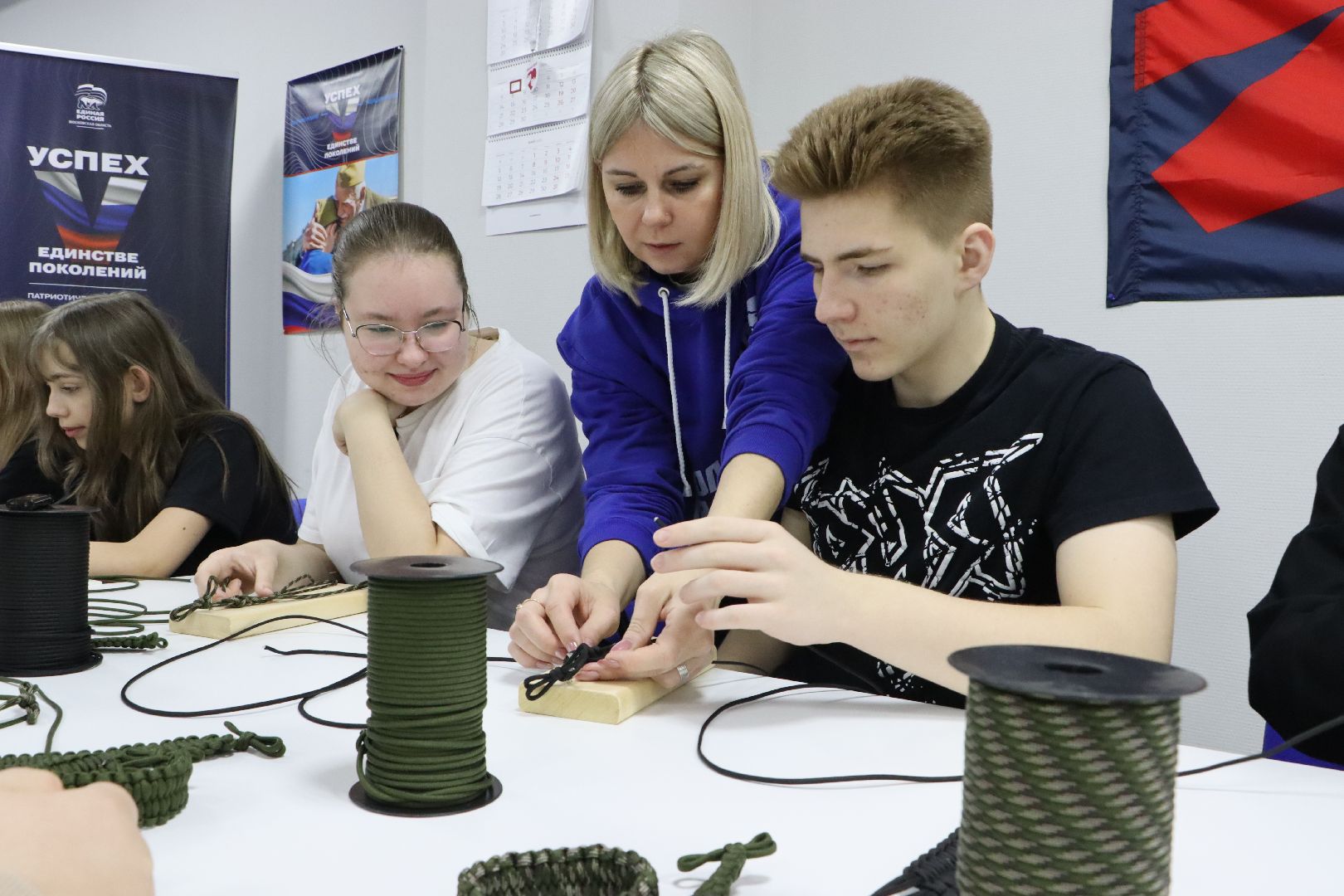 молодогвардейцы серебряных прудов, браслеты жизни, серебряные пруды, школа чуйкова, волонтеры,