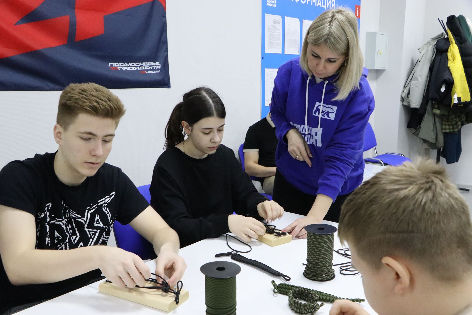 молодогвардейцы серебряных прудов, браслеты жизни, серебряные пруды, школа чуйкова, волонтеры,