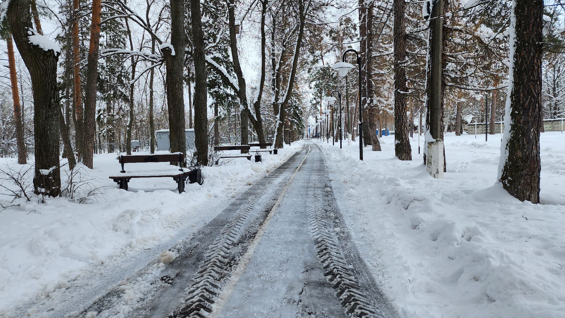 уборка снега, апрельский снегопад, погода, Глуховский парк, Богородский городской округ,