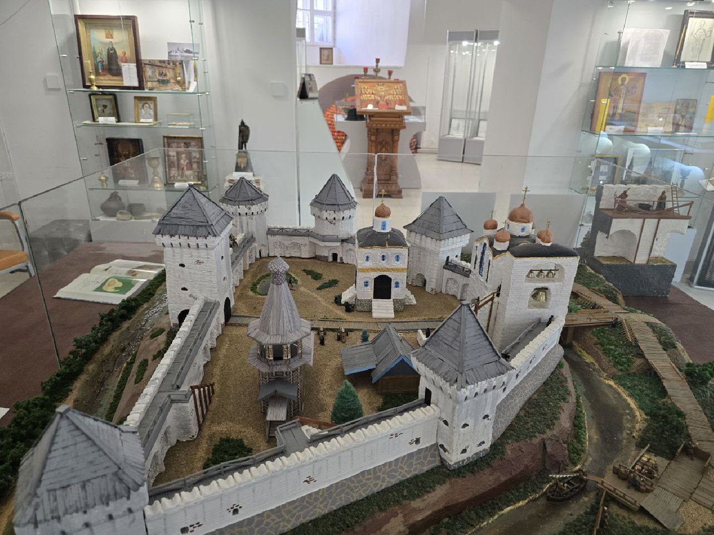 можайск, можайский муниципальный округ, подмосковье, уникальные книги, ново-никольский собор, святыня, музей, уникальные экспонаты,