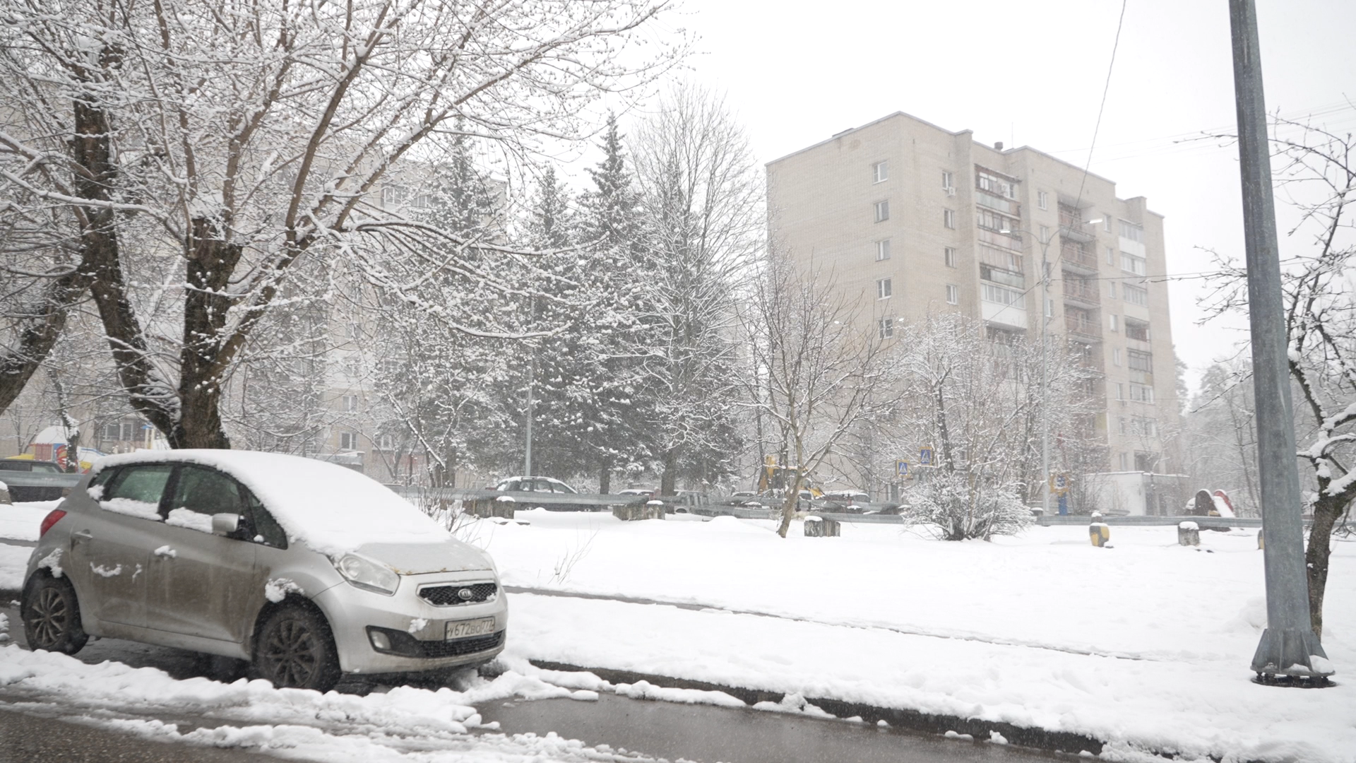 уборка территории, апрельский снег, мку жкх и благоустройство, уборка снега власиха, цветной бульвар власиха,