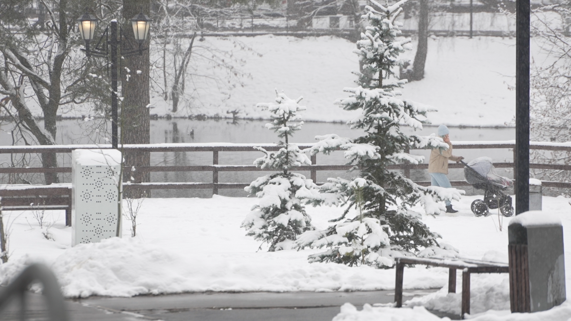уборка территории, апрельский снег, мку жкх и благоустройство, уборка снега власиха, цветной бульвар власиха,