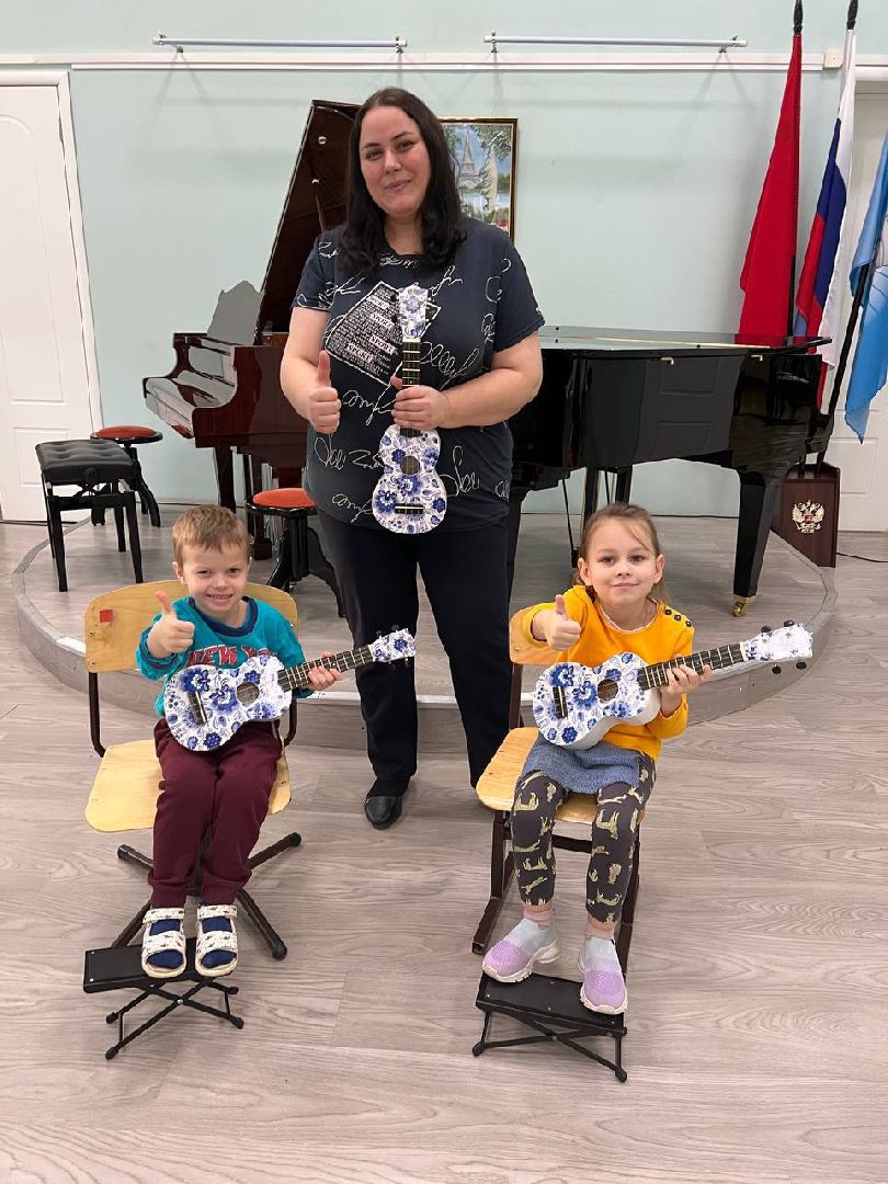 Зарайск, Школа искусств Зарайск, укулеле, укулеле для дошкольников, обучение игре на укулеле,