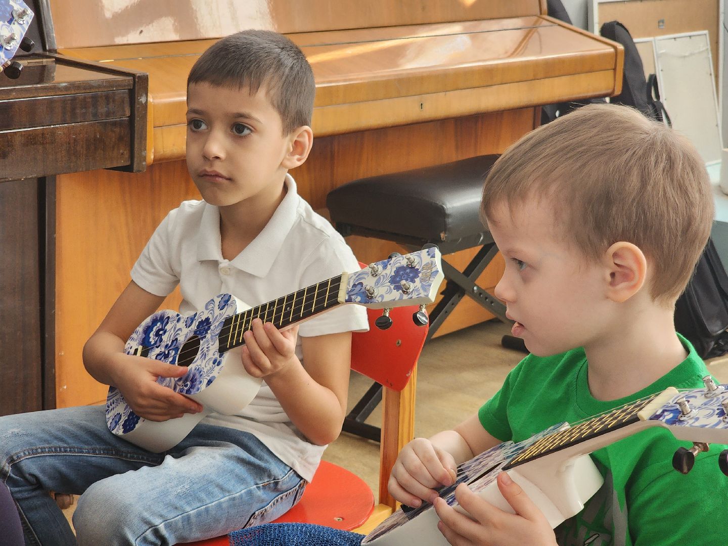 Зарайск, Школа искусств Зарайск, укулеле, укулеле для дошкольников, обучение игре на укулеле,
