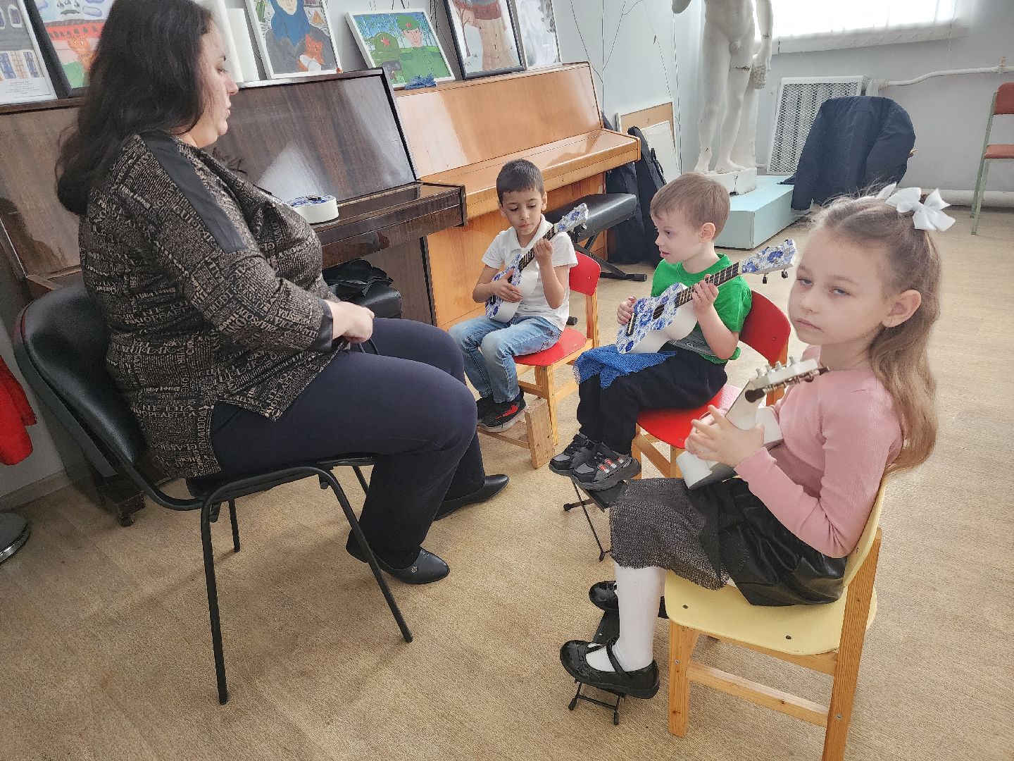 Зарайск, Школа искусств Зарайск, укулеле, укулеле для дошкольников, обучение игре на укулеле,