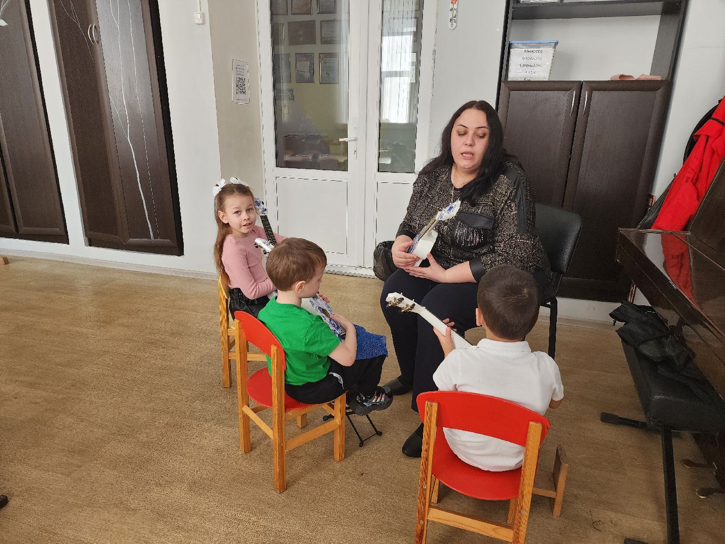 Зарайск, Школа искусств Зарайск, укулеле, укулеле для дошкольников, обучение игре на укулеле,