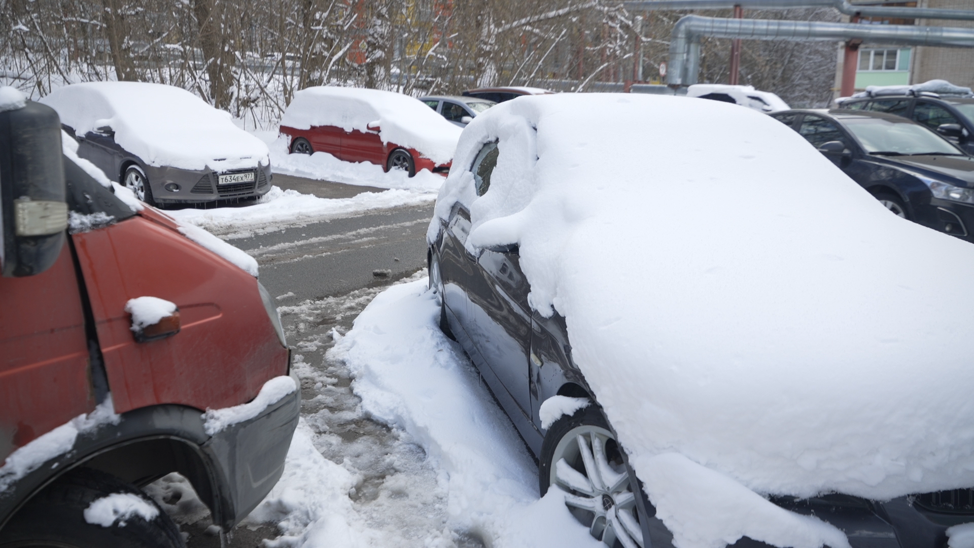 уборка снега, власиха жкх, снег в апреле, микрорайон заозерный, власиха заозерный,