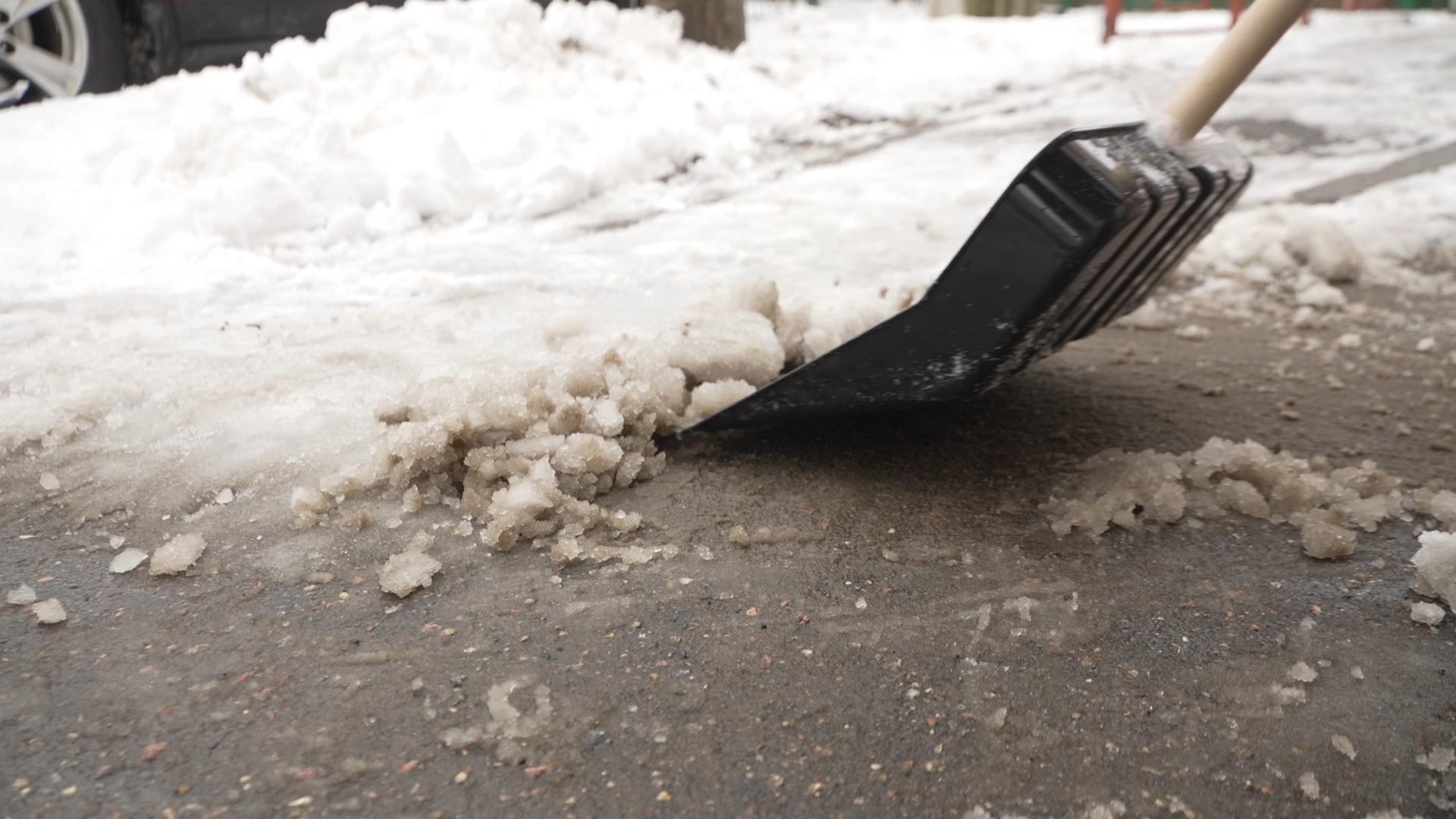 уборка снега, власиха жкх, снег в апреле, микрорайон заозерный, власиха заозерный,