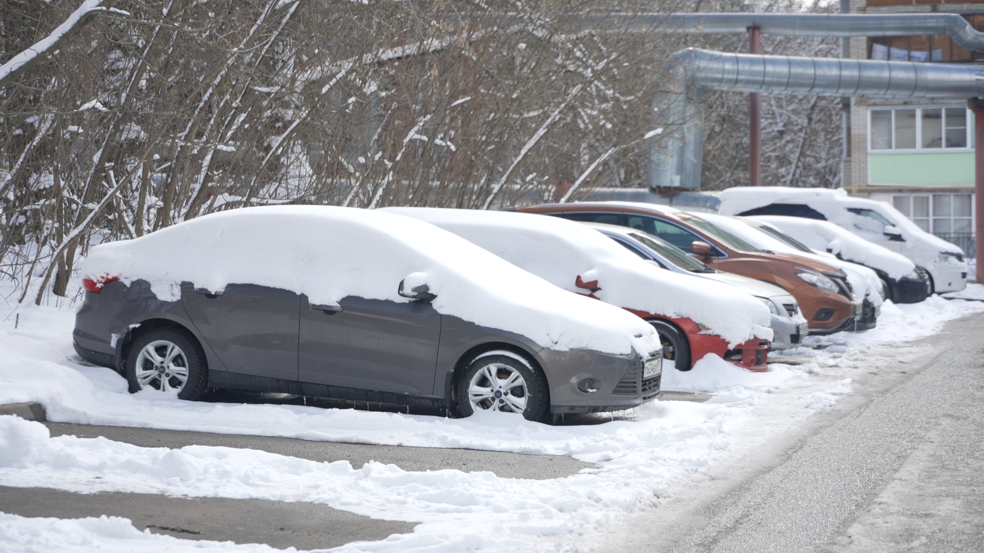 уборка снега, власиха жкх, снег в апреле, микрорайон заозерный, власиха заозерный,