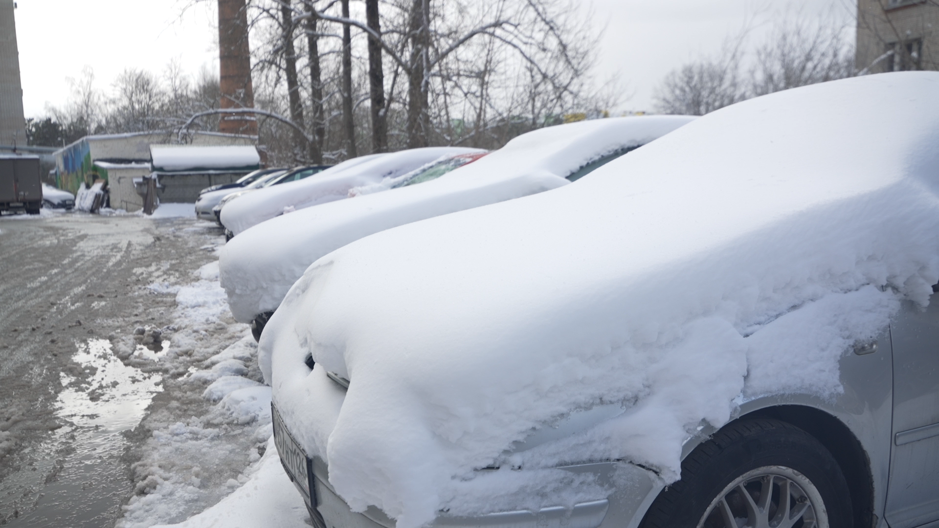 уборка снега, власиха жкх, снег в апреле, микрорайон заозерный, власиха заозерный,