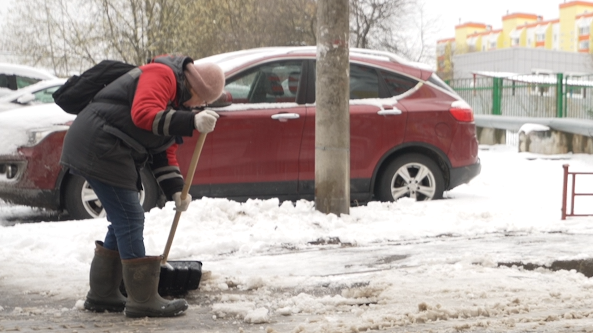 уборка снега, власиха жкх, снег в апреле, микрорайон заозерный, власиха заозерный,