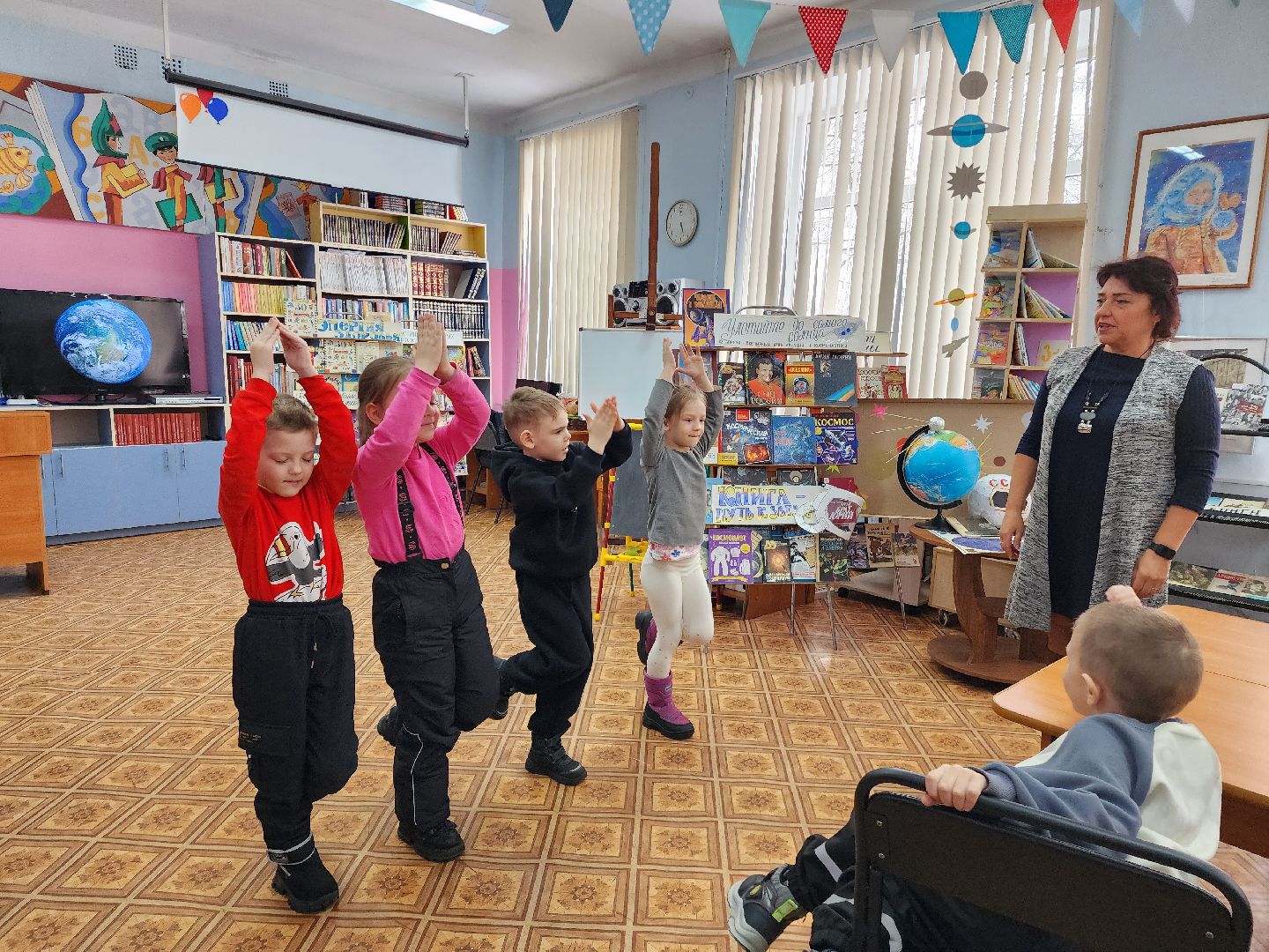 дети, шатура, шатурская детская библиотека, день космонавтики, ракета победы,