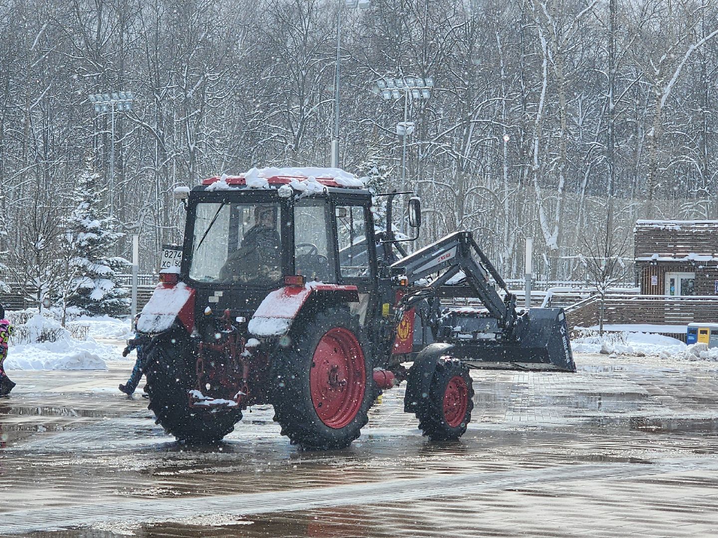 королёв, снегопад, уборка территории, цдк имени калинина,