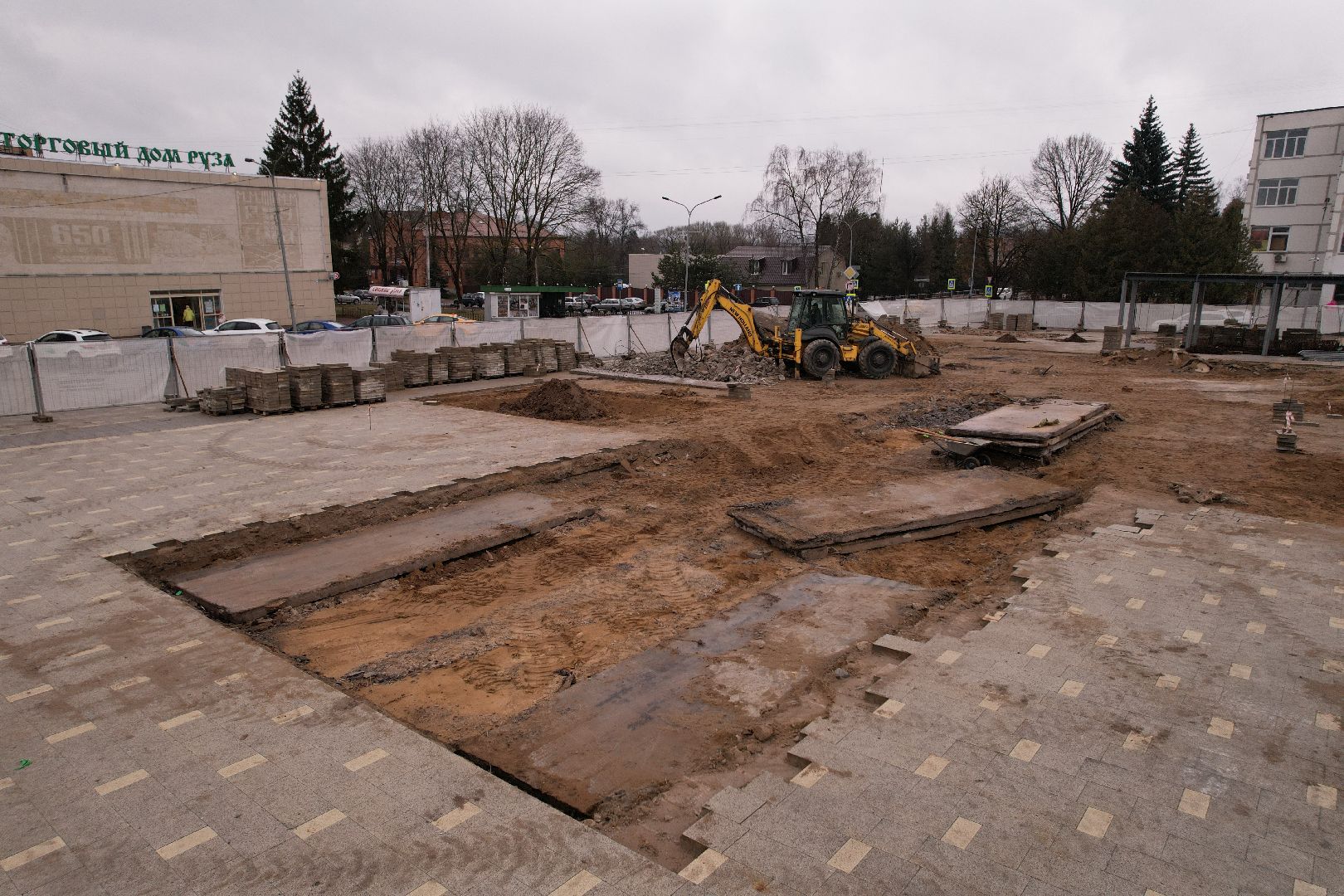 установка стелы в рузе, стела на центральной площади рузы,видео с коптера,