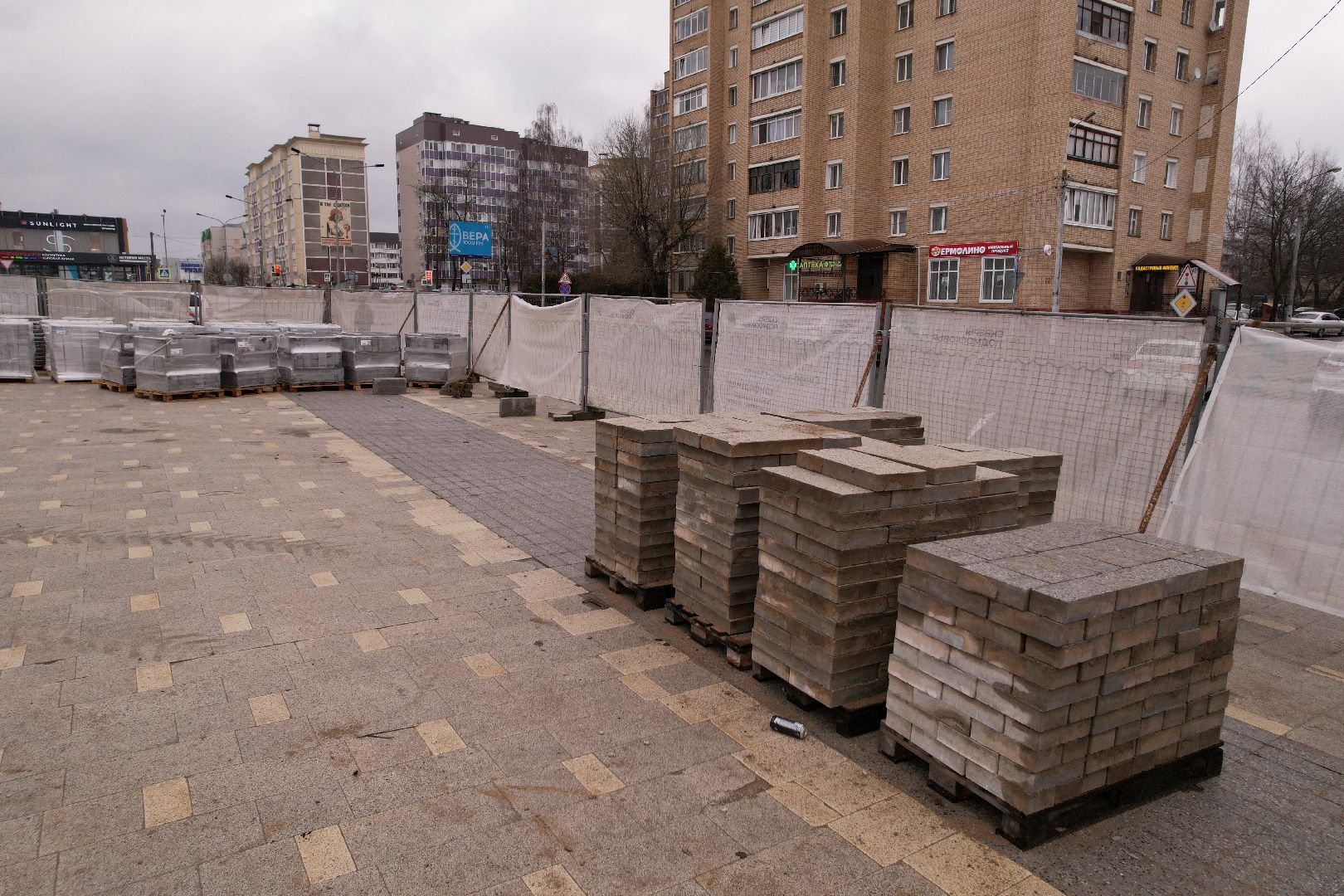 установка стелы в рузе, стела на центральной площади рузы,видео с коптера,