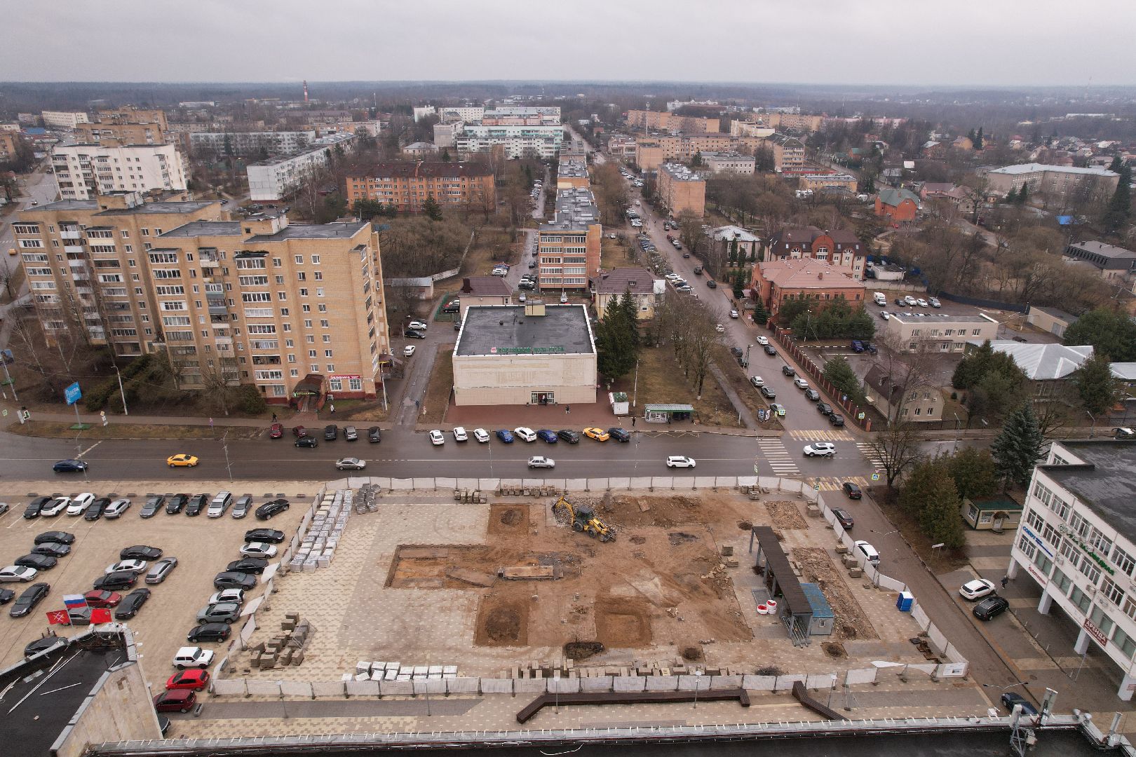 установка стелы в рузе, стела на центральной площади рузы,видео с коптера,