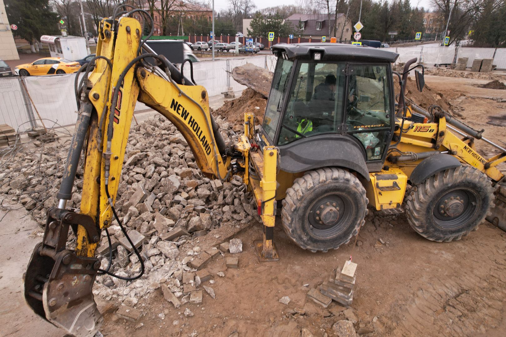 установка стелы в рузе, стела на центральной площади рузы,видео с коптера,
