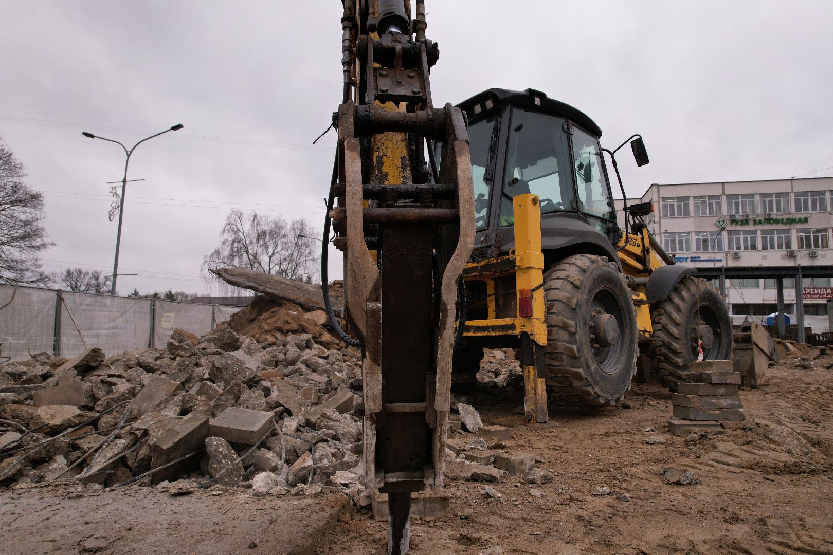 установка стелы в рузе, стела на центральной площади рузы,видео с коптера,