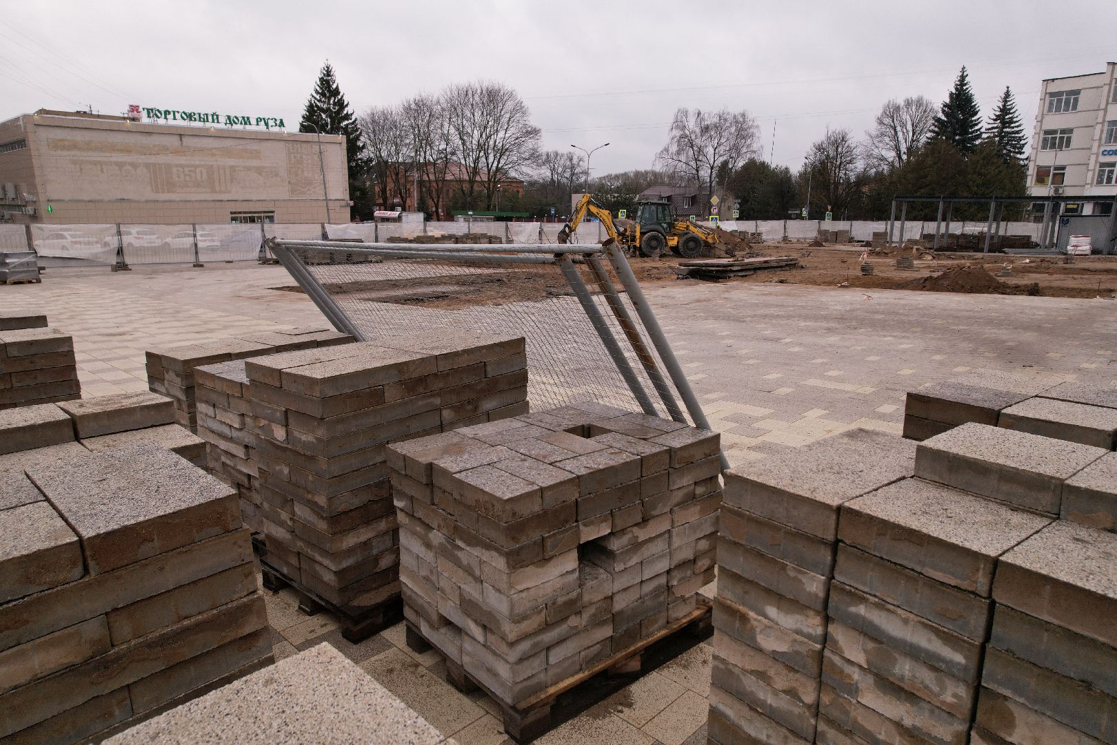 установка стелы в рузе, стела на центральной площади рузы,видео с коптера,