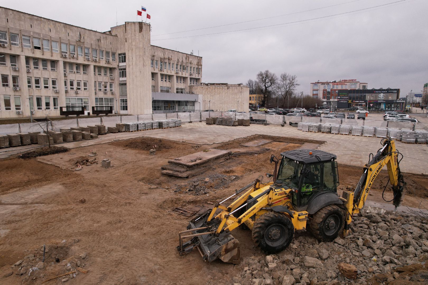 установка стелы в рузе, стела на центральной площади рузы,видео с коптера,
