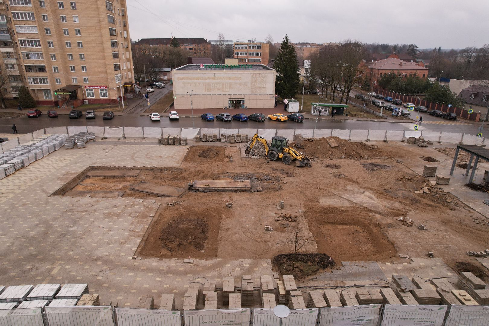 установка стелы в рузе, стела на центральной площади рузы,видео с коптера,