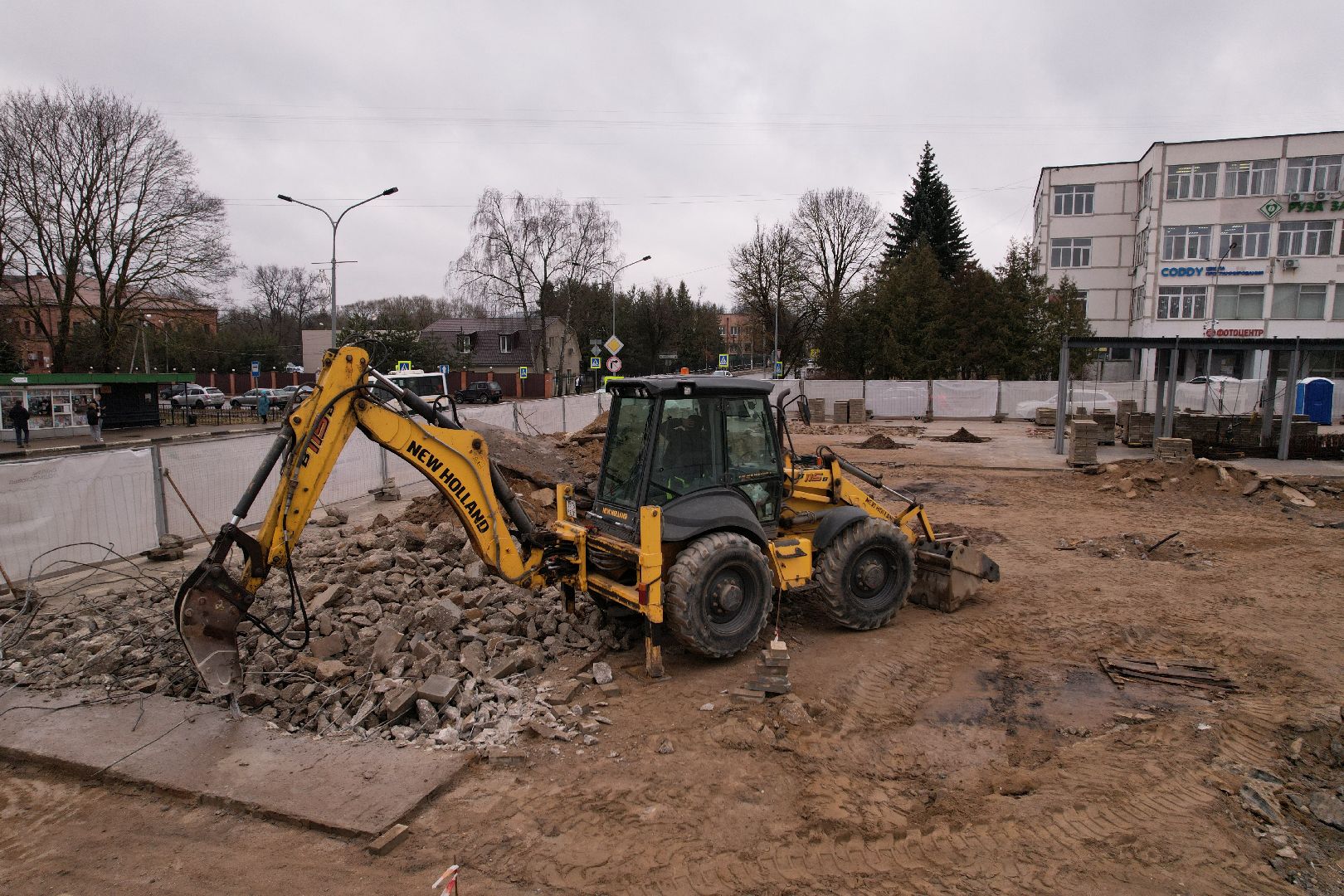 установка стелы в рузе, стела на центральной площади рузы,видео с коптера,