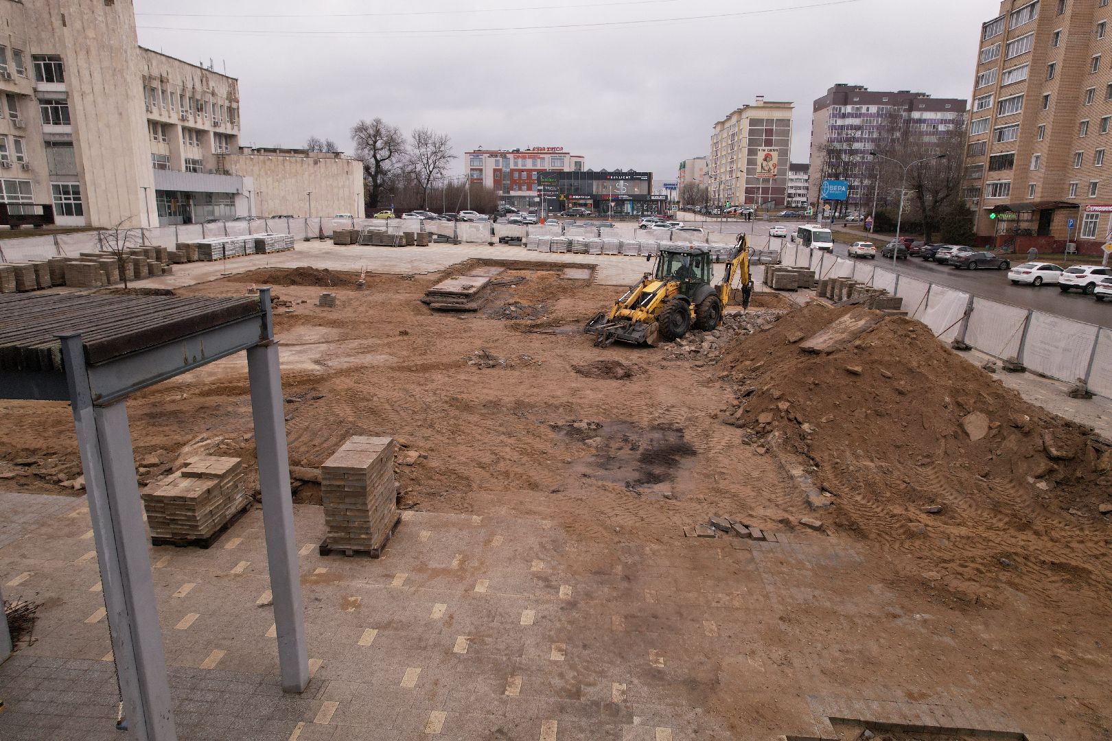 установка стелы в рузе, стела на центральной площади рузы,видео с коптера,