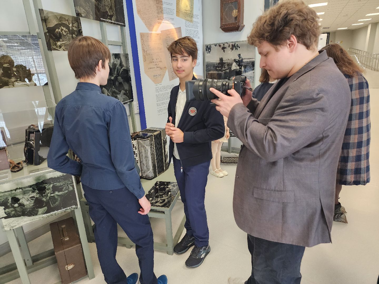 долгопрудный, физтех-лицей, технопарк физтех-лицея, оружие и предметы ВОВ, ветераны, школьники, день победы,