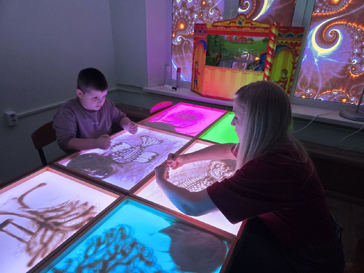 можайск, можайский муниципальный округ, подмосковье, комплексный центр можайский, песочная терапия, современные методы терапии, интерактивная песочница, Рисование песком на световых столах,