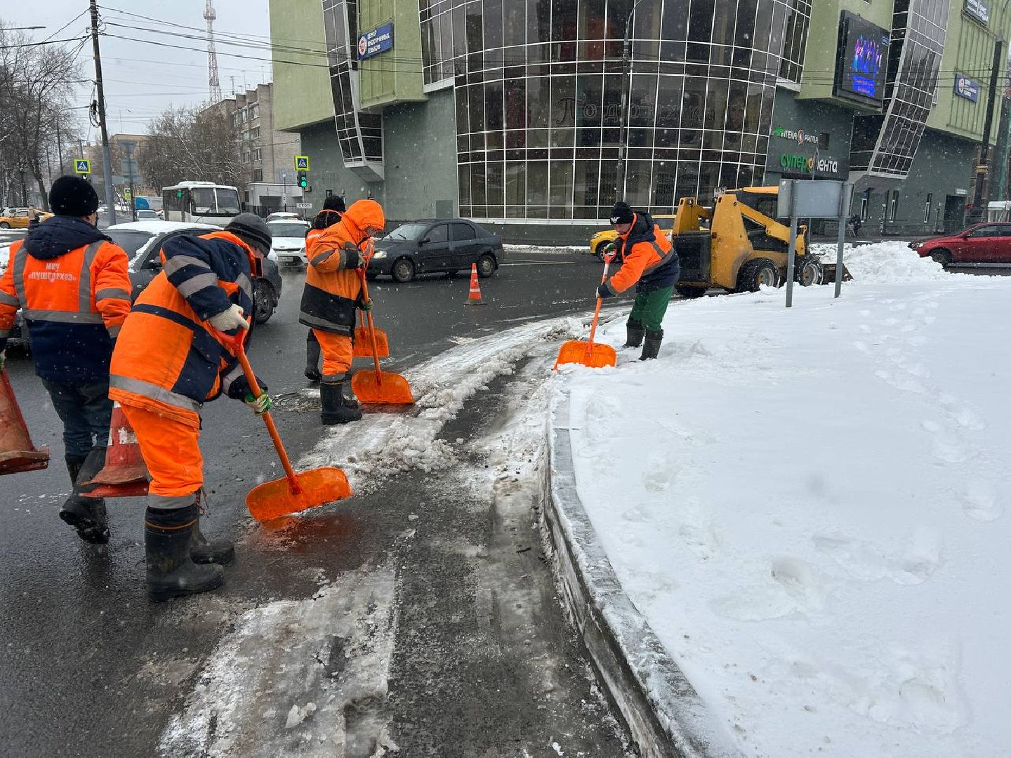 пушкино, снегопад, уборка снега и наледи, коммунальные службы, камаз, кдм, трактор, рабочие,
