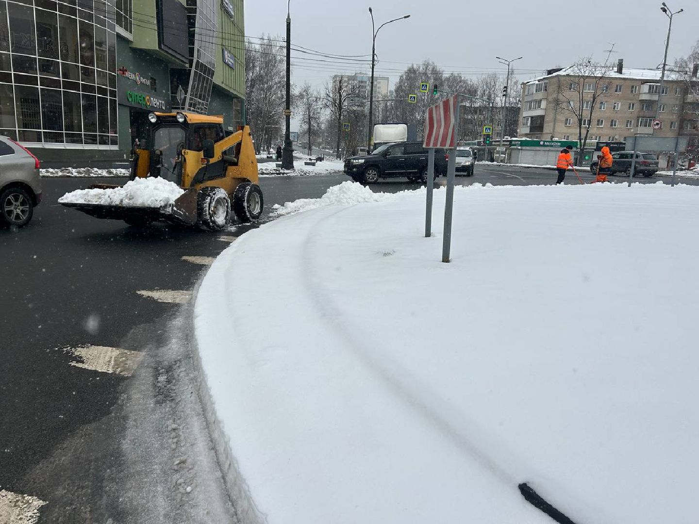 пушкино, снегопад, уборка снега и наледи, коммунальные службы, камаз, кдм, трактор, рабочие,