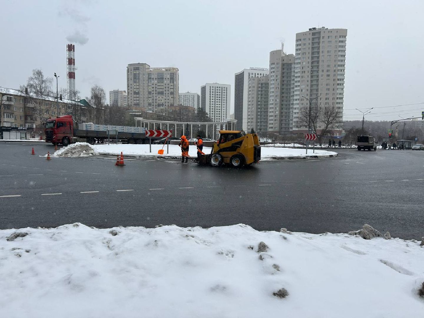 пушкино, снегопад, уборка снега и наледи, коммунальные службы, камаз, кдм, трактор, рабочие,